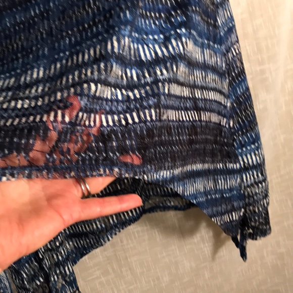 EUC Roz&Ali Blue print sleeveless swing top - Picture 7 of 7